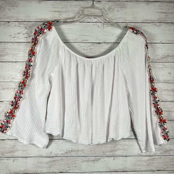 Francesca’s Mi Ami Anita Off Shoulder Flower Embellish Cotton White Blouse L - Picture 3 of 9